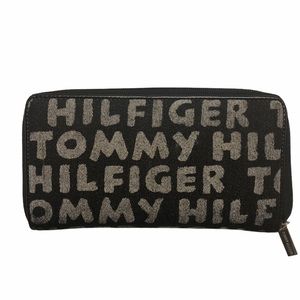 Vintage 90s Tommy Hilfiger women’s zip wallet
